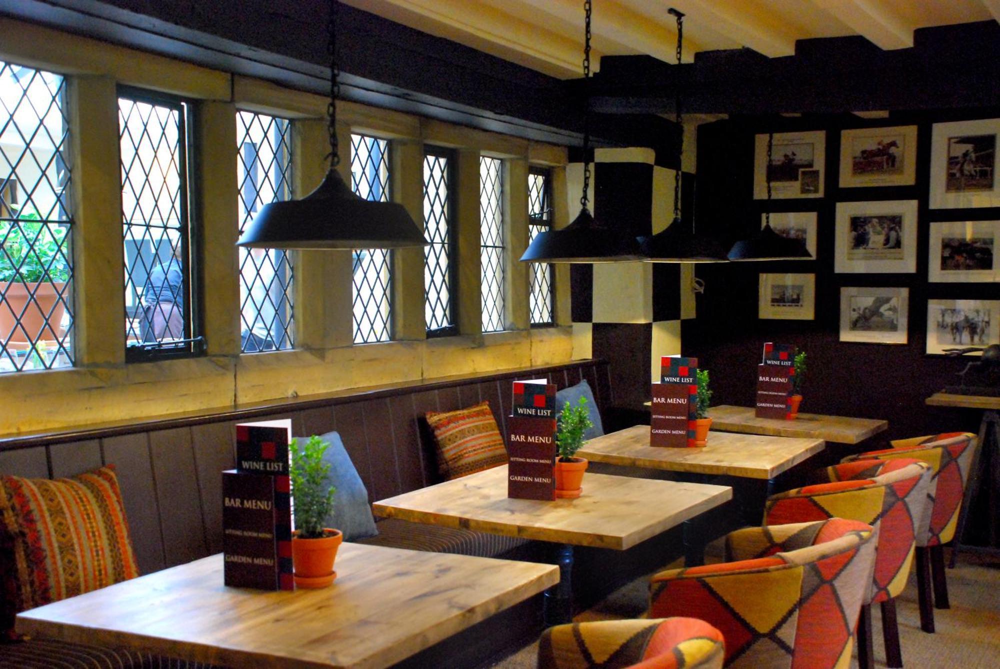 The Broadway Hotel Bagian luar foto