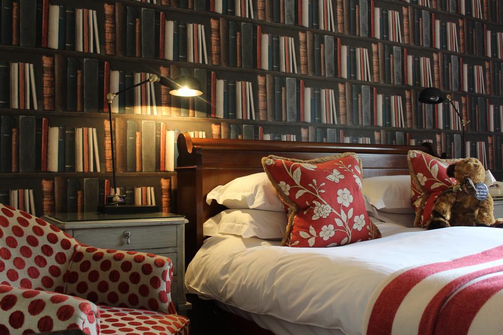 The Broadway Hotel Bagian luar foto