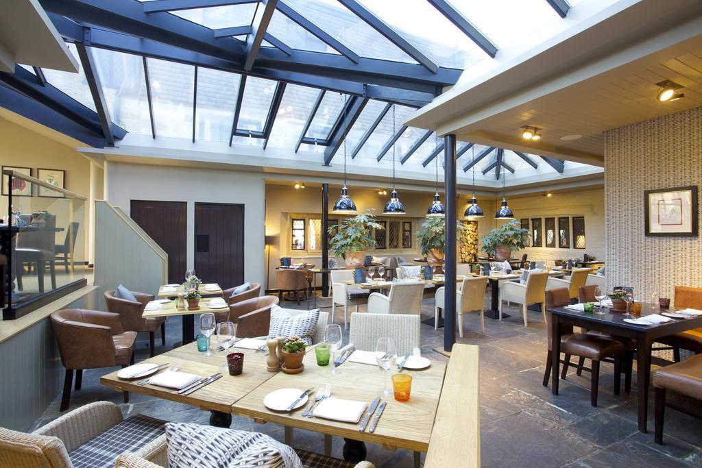 The Broadway Hotel Bagian luar foto