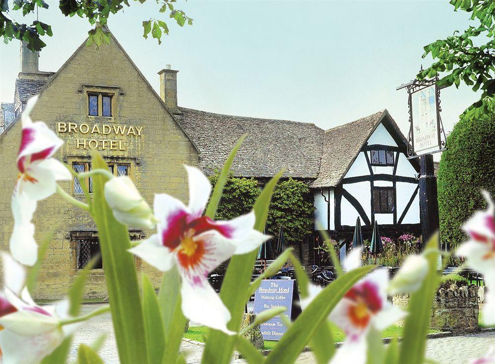 The Broadway Hotel Bagian luar foto