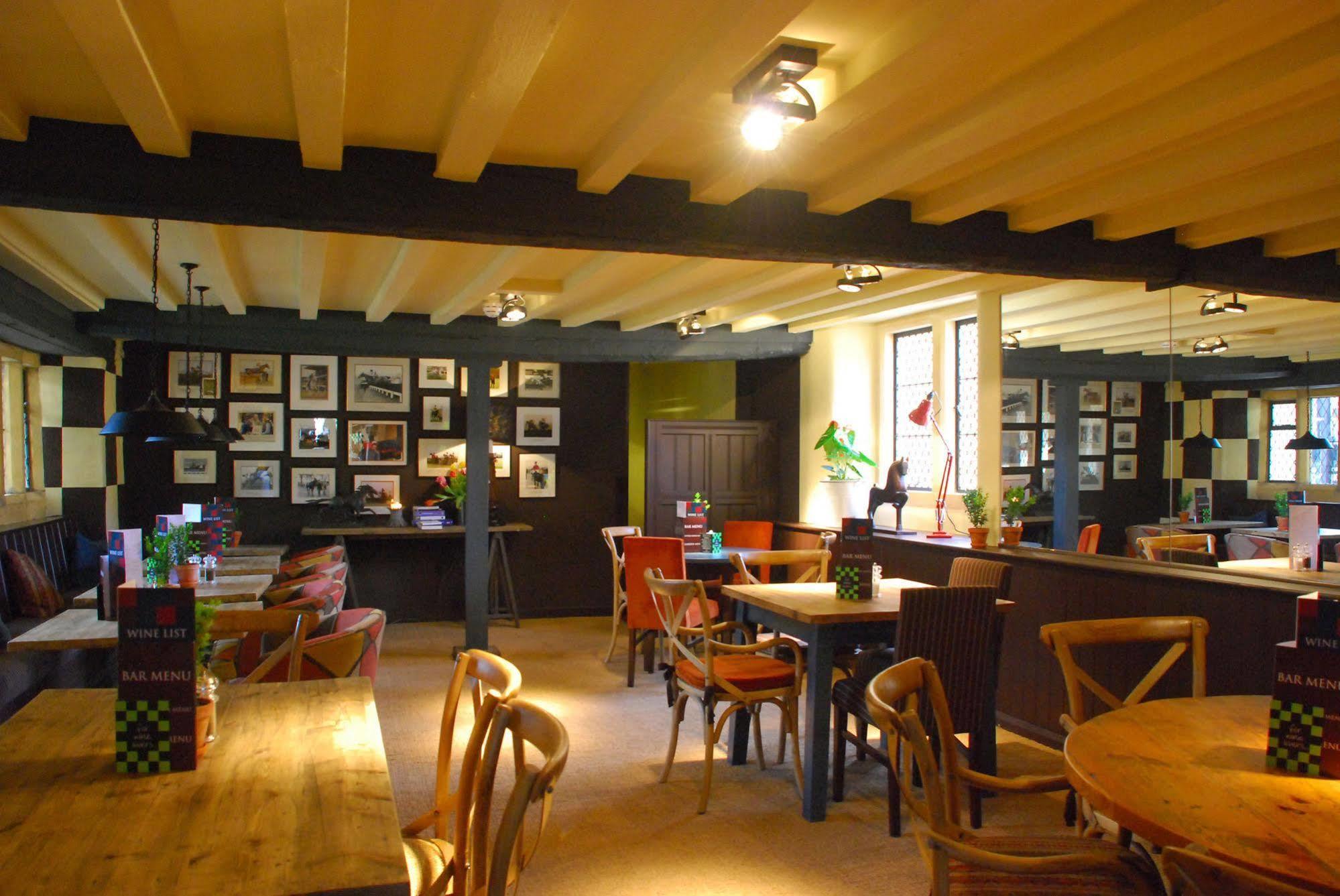 The Broadway Hotel Bagian luar foto