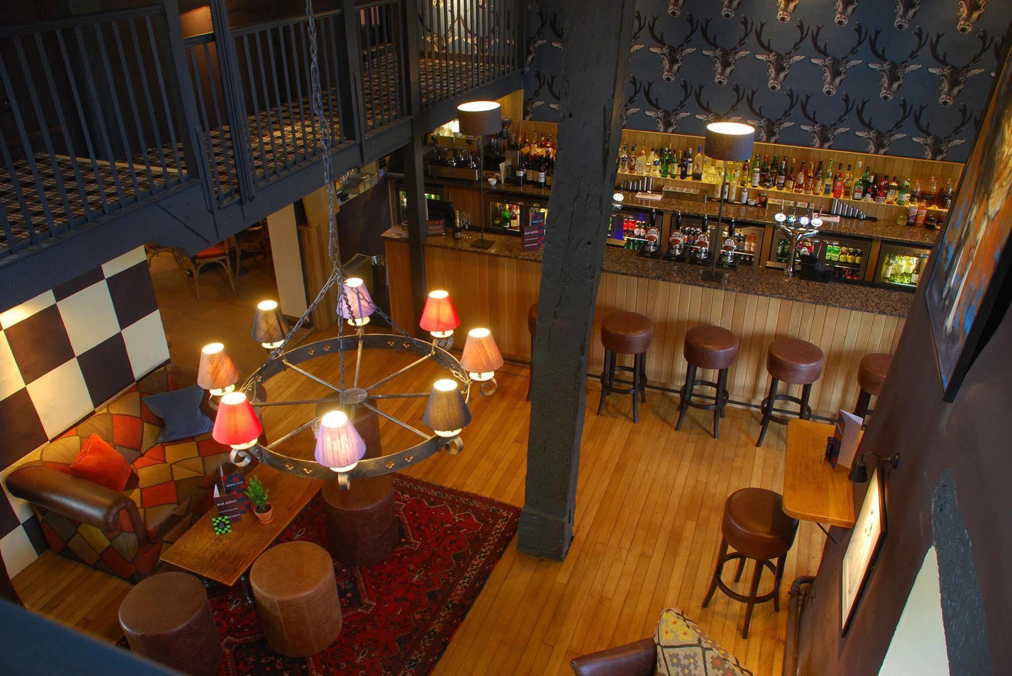 The Broadway Hotel Bagian luar foto
