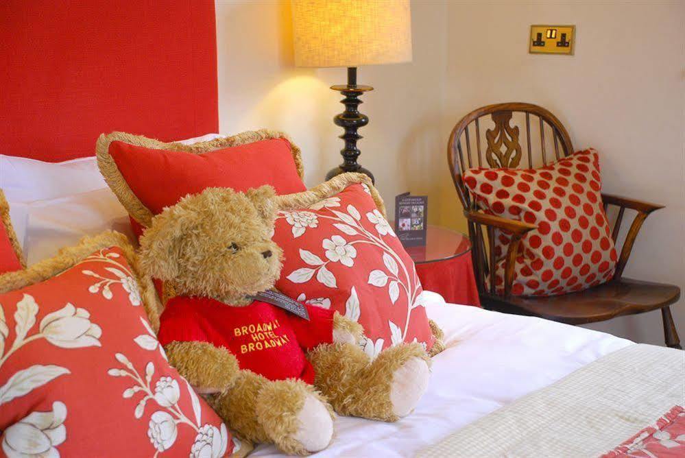 The Broadway Hotel Bagian luar foto
